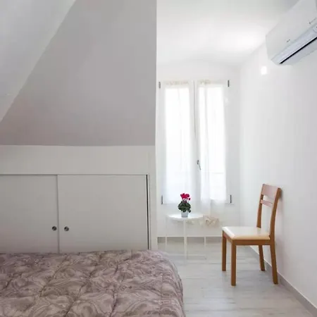 Prince Apartment *